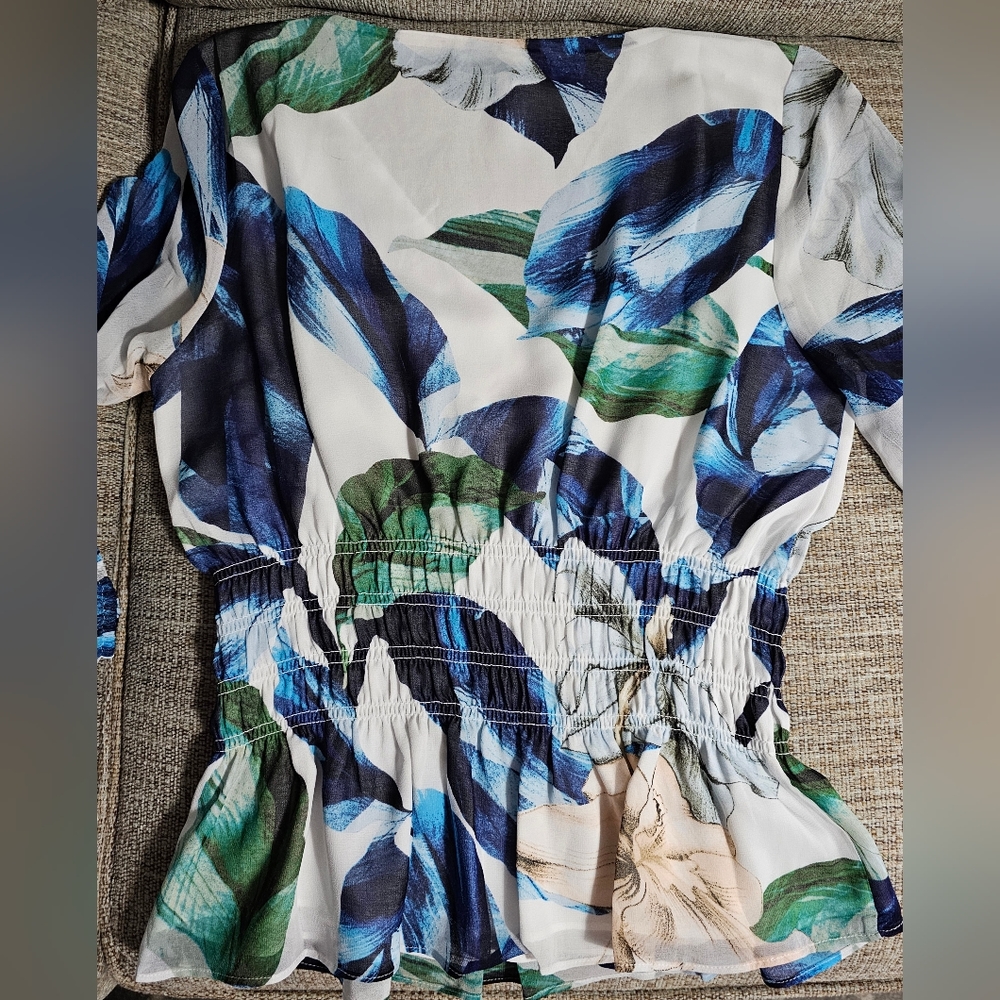 White House Black Market Smocked Waist Blouse Size Medium - Picture 4 of 12